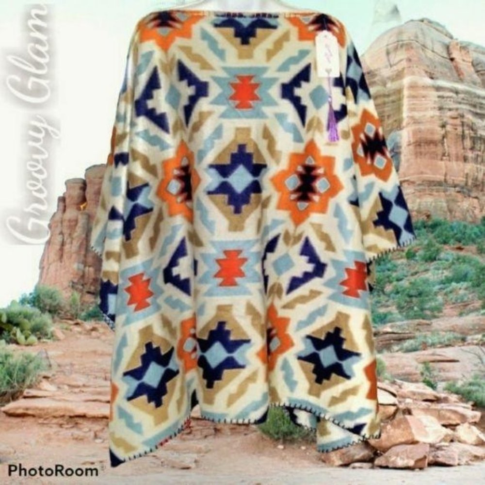 GROOVY GLAM Handmade Aztec Print Classic Fleece Poncho
